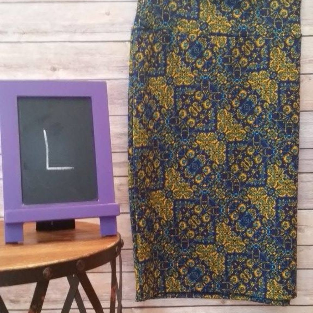 BNWT Large LuLaRoe Cassie pencil skirt
